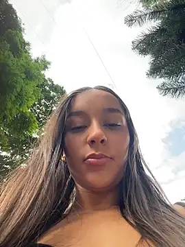 Show de Brunettecollins05 na webcam