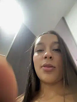 Show modela Brunettecollins05 na web-kameri
