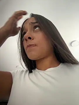 Show de Brunettecollins05 na webcam