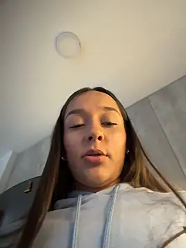 Brunettecollins05 Show in webcam