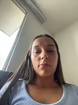 Brunettecollins05 Show in webcam