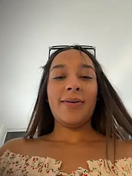 Show de Brunettecollins05 na webcam