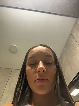 Show modela Brunettecollins05 na web-kameri