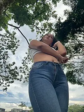 Show de Brunettecollins05 na webcam