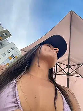 Show de Brunettecollins05 na webcam