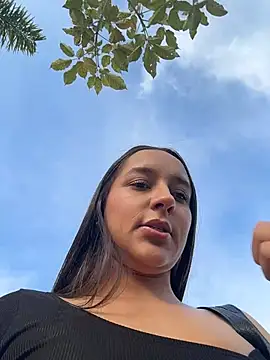 Brunettecollins05 Show in webcam