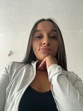 Brunettecollins05 Show in webcam