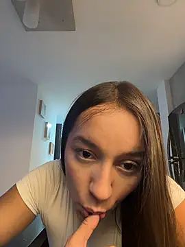 Brunettecollins05 웹캠 쇼