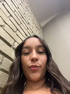Brunettecollins05 Show in webcam