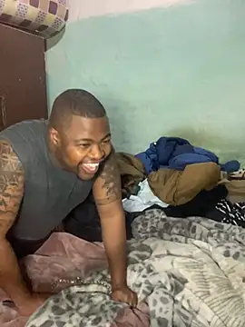 ChubbyBlackBoyza: διαδικτυακό σόου στην κάμερα