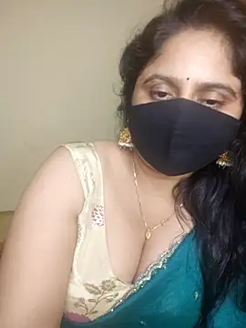 Sravvi499 Show in webcam
