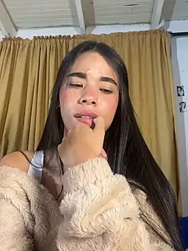Milleradhara24 Adlı Modelin Canlı XXX Sohbeti