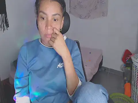 shayna_cute: απευθείας συνομιλία ΧΧΧ