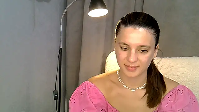 Chat +18 de KiraHoney ao vivo
