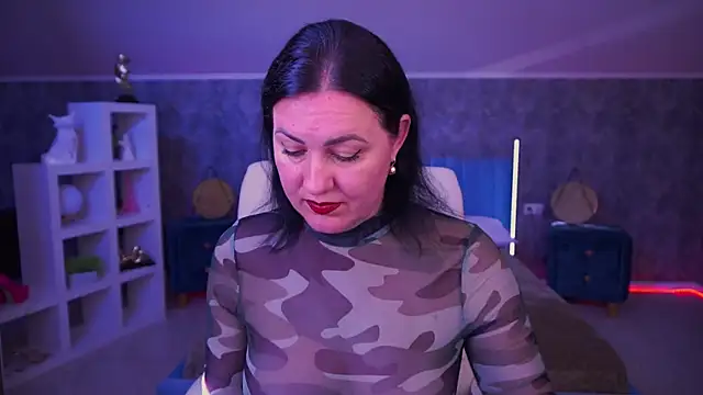 VelvetLuck Adlı Modelin Canlı XXX Sohbeti