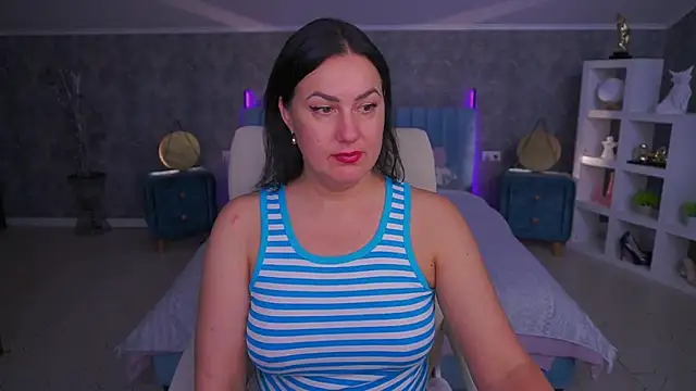 VelvetLuck Adlı Modelin Canlı XXX Sohbeti