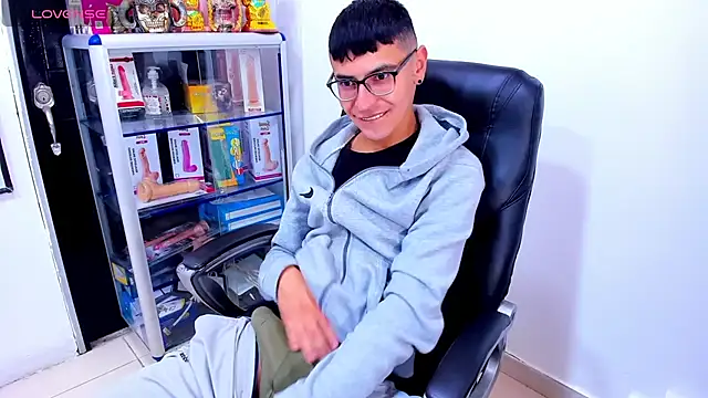 Alexx_bigcockk 在線直播表演