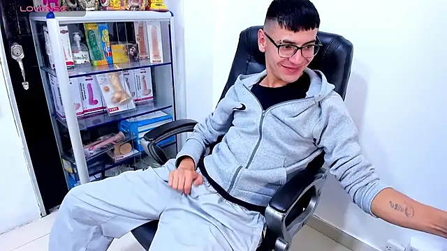 Alexx_bigcockk Show Webcam