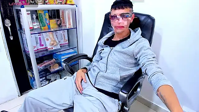 Alexx_bigcockk webcam show