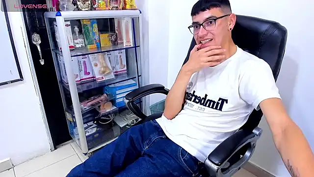 Alexx_bigcockk Adlı Modelin Web Kamerası Şovu
