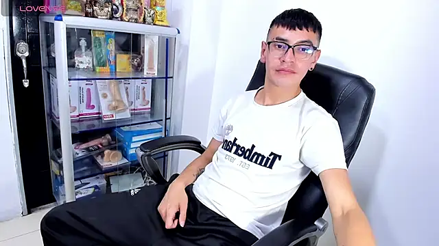 Alexx_bigcockk: διαδικτυακό σόου στην κάμερα