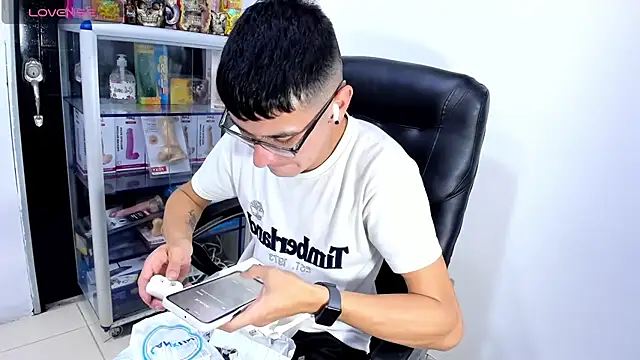 Alexx_bigcockk 웹캠 쇼