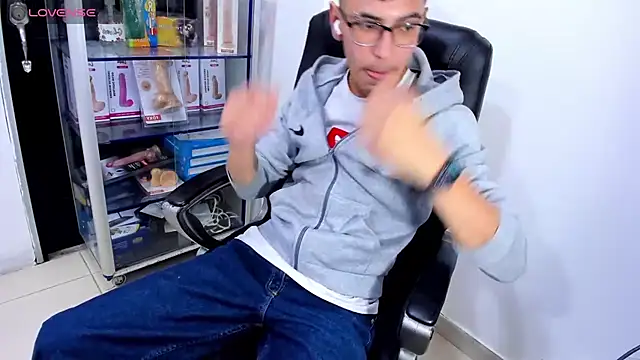 Alexx_bigcockk 在線直播表演
