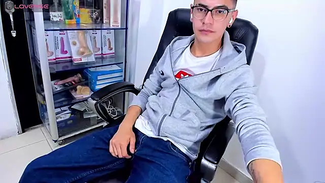 Alexx_bigcockk webcam show