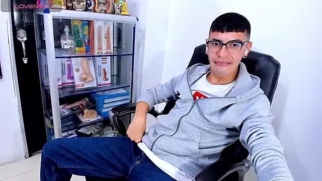 Alexx_bigcockkのウェブカメラショー