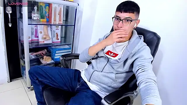 Alexx_bigcockk: διαδικτυακό σόου στην κάμερα