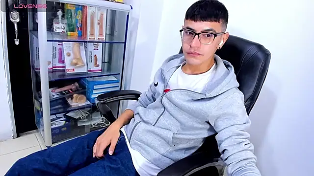 Alexx_bigcockk Show Webcam