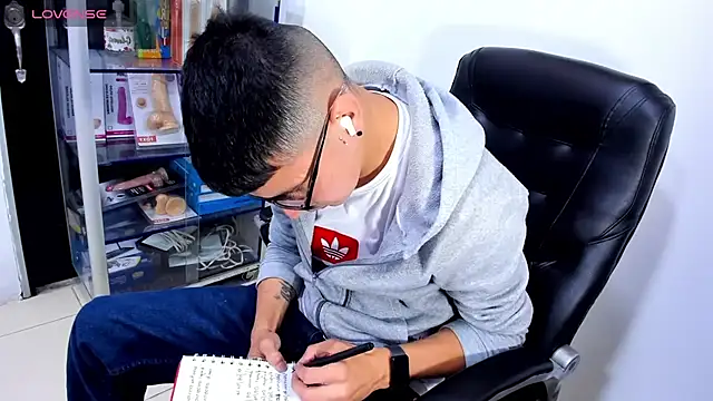 Show Webcam de Alexx_bigcockk