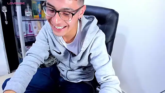 عرض كام Alexx_bigcockk