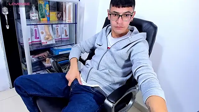 Alexx_bigcockk: вебкам-шоу