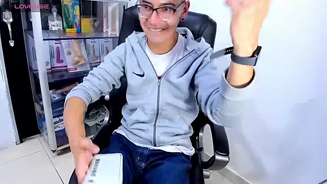 Alexx_bigcockk Show Webcam