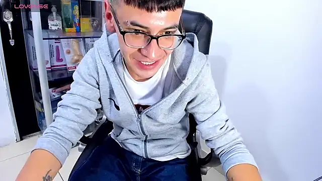 Alexx_bigcockk Webcam-Show