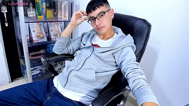 Alexx_bigcockk Show in webcam