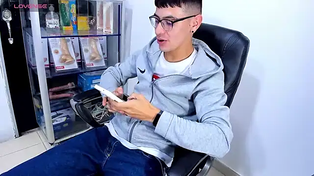 Alexx_bigcockk 在線直播表演