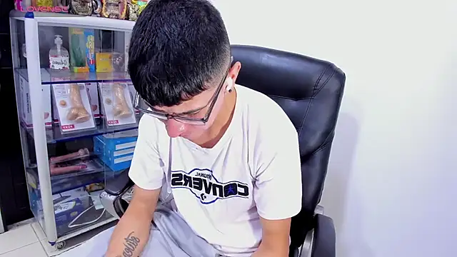 Alexx_bigcockk's Webcam Show