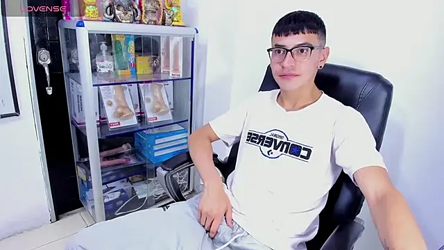 Alexx_bigcockk Adlı Modelin Web Kamerası Şovu