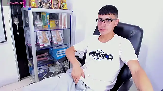 Alexx_bigcockk 在線直播表演