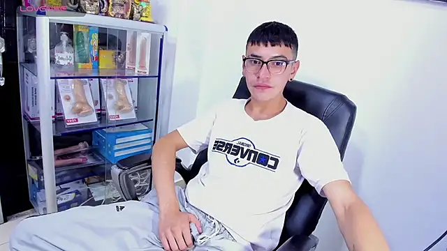Онлайн чат XXX Alexx_bigcockk