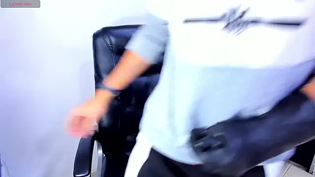 Alexx_bigcockk Adlı Modelin Web Kamerası Şovu