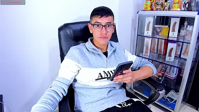 Alexx_bigcockk webcam show