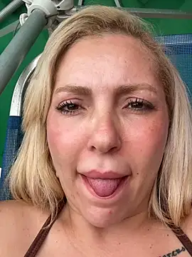 Show modela Juuhschmitt na web-kameri
