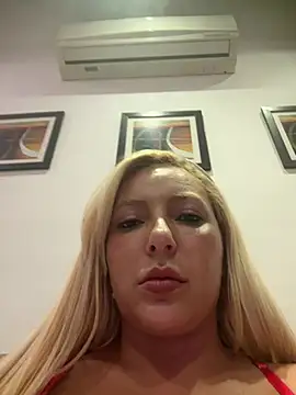 Show modela Juuhschmitt na web-kameri