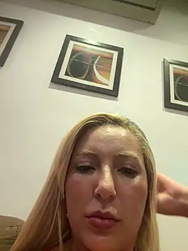 Show modela Juuhschmitt na web-kameri
