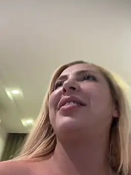 Juuhschmitt Show in webcam