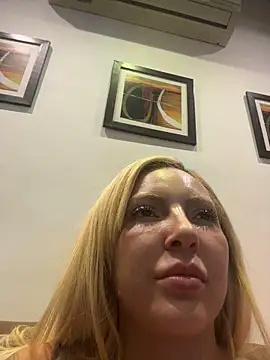 Juuhschmitt's Live Chat Room