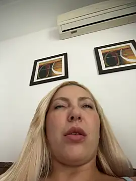 Juuhschmitt Show in webcam